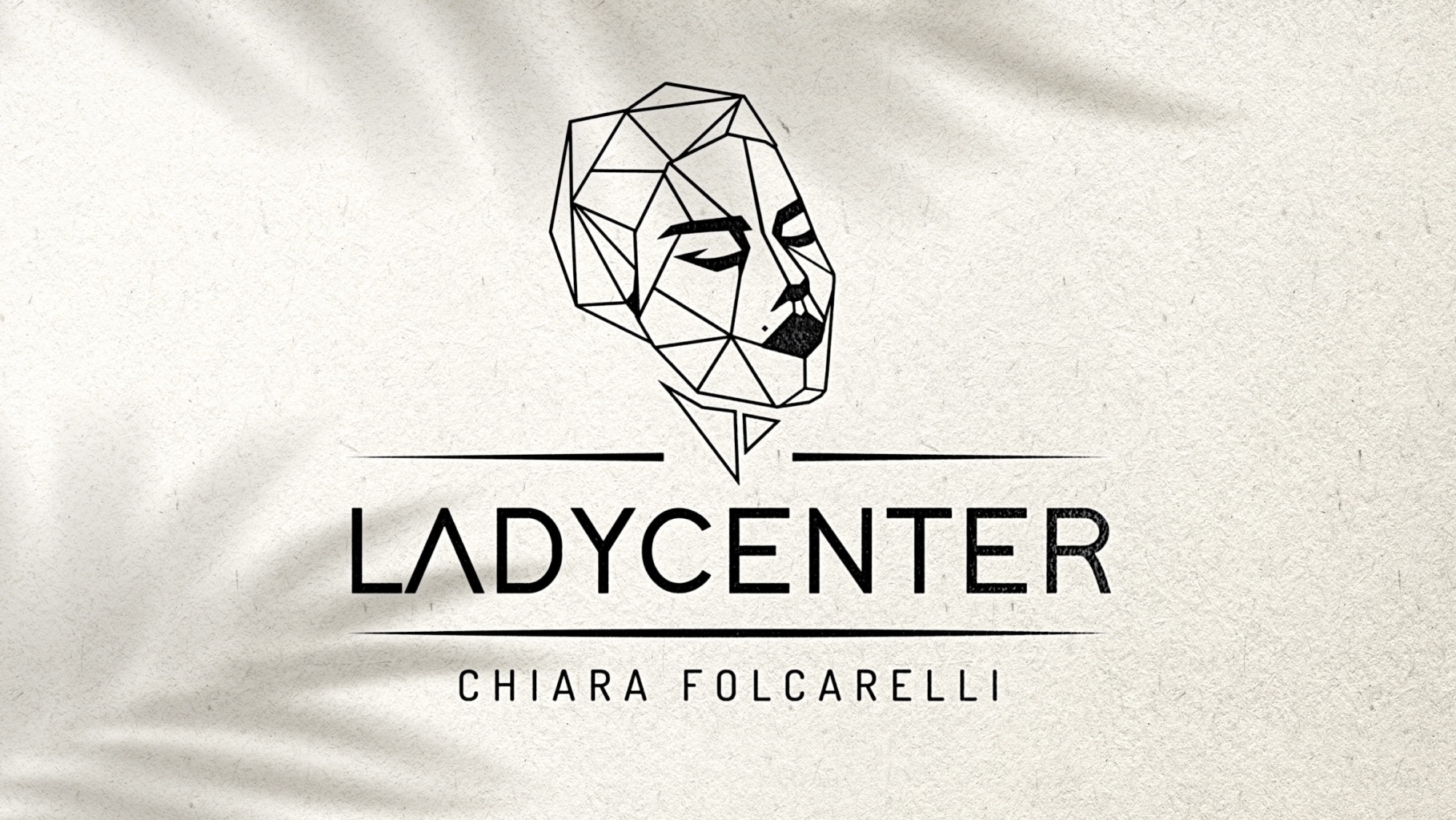 Rappresentazione visiva dell'articolo: 10 ANNI e LADY CENTER cambia “Volto”