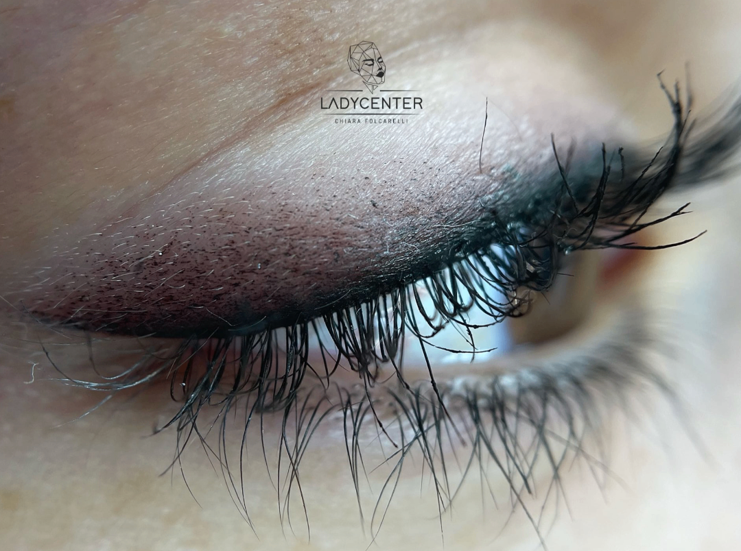 eye-liner trucco semi permanente