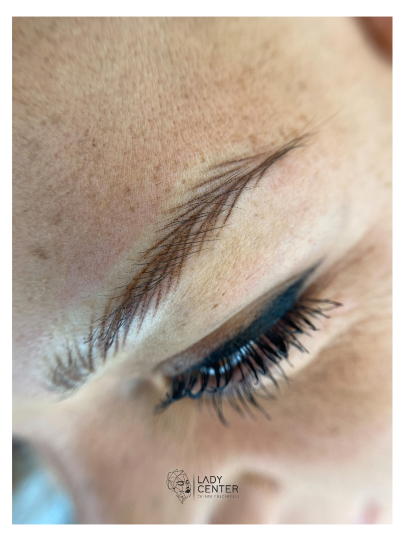 sopracciglia dermopigmentazione trucco permanente sfumate effetto pelo