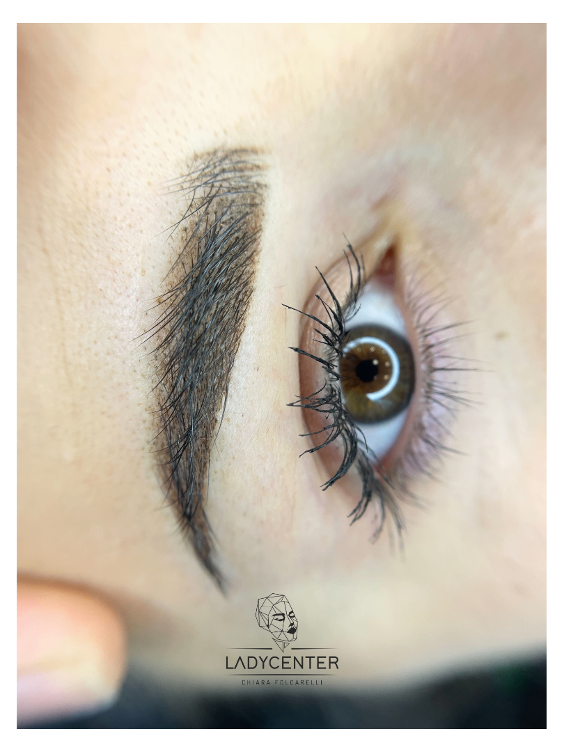 sopracciglia dermopigmentazione trucco permanente sfumate effetto pelo