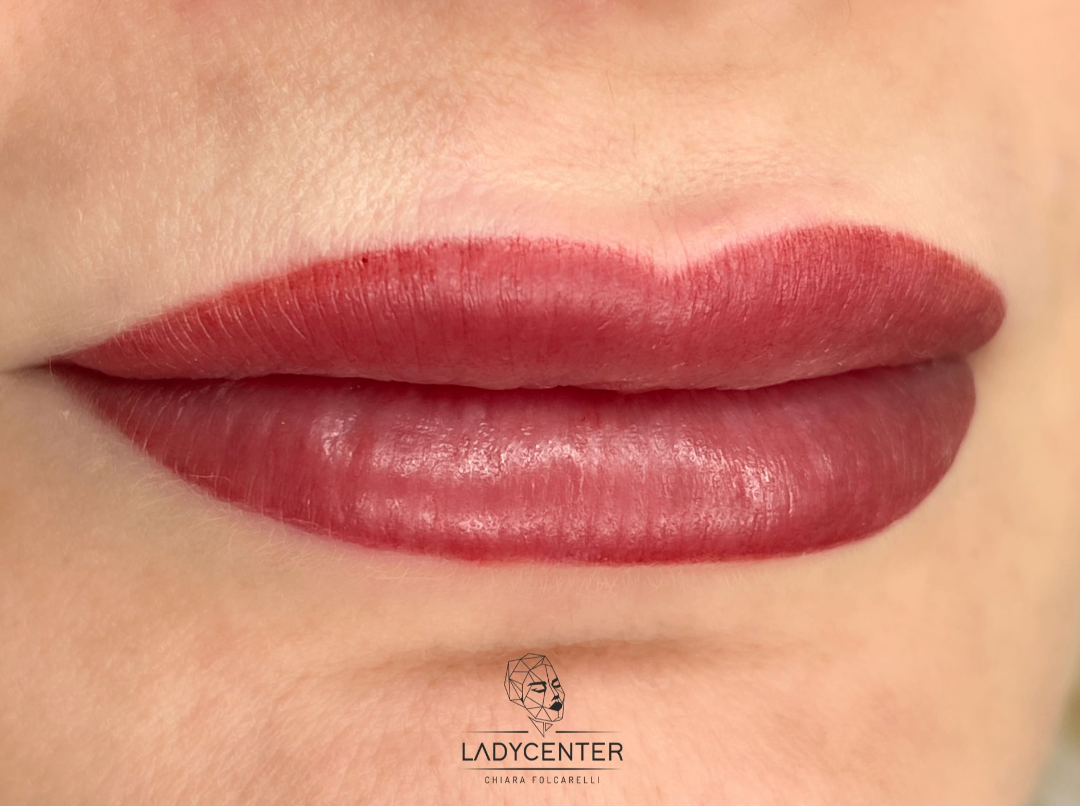 labbra dermopigmentazione trucco semi permanente asimmetria