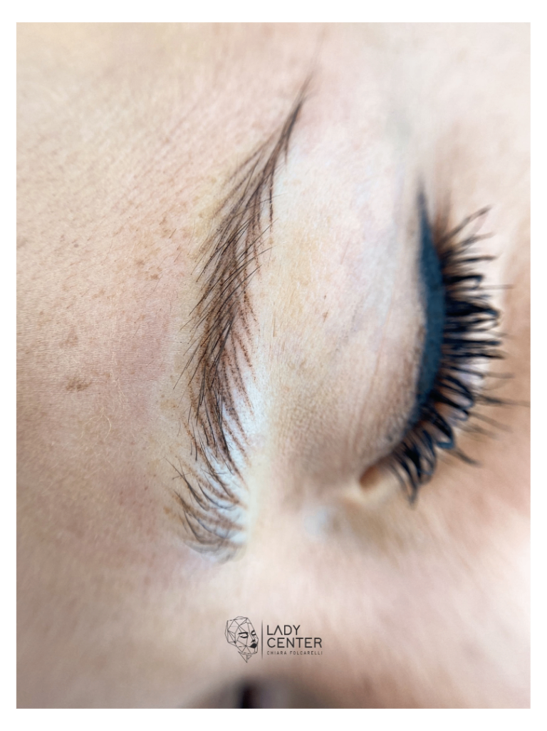 sopracciglia dermopigmentazione trucco permanente sfumate effetto pelo